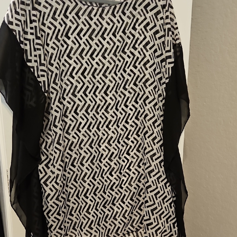 Black and White Boxy Graphic Tunic